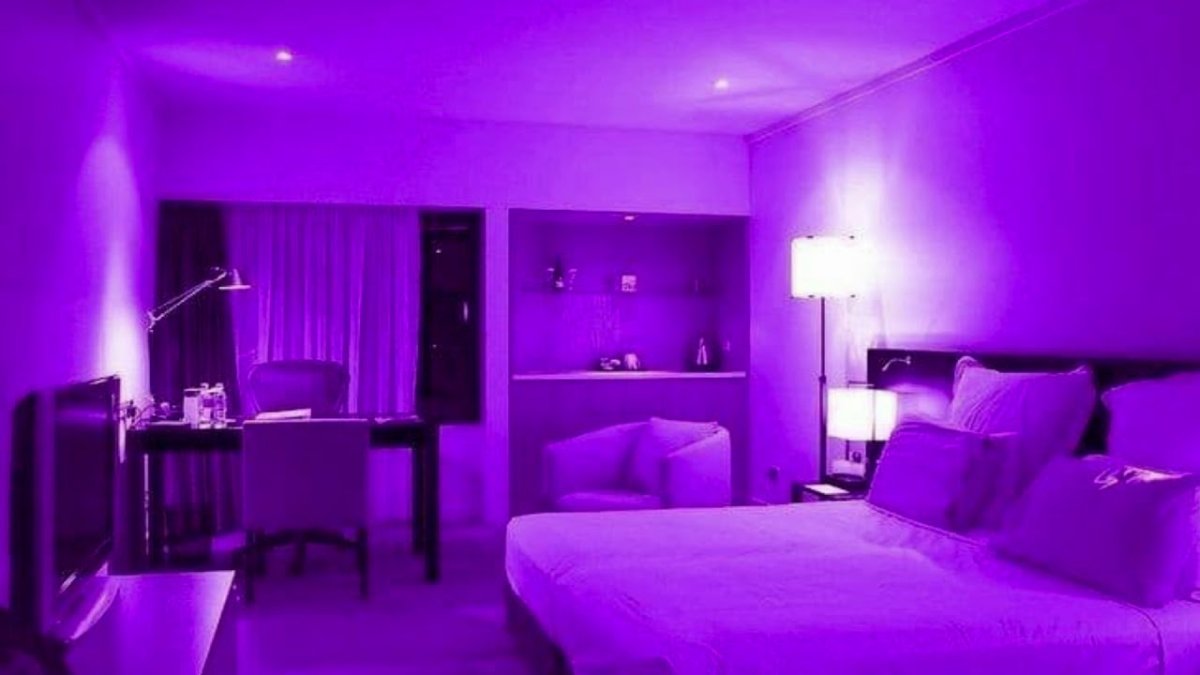 Неоновая комната