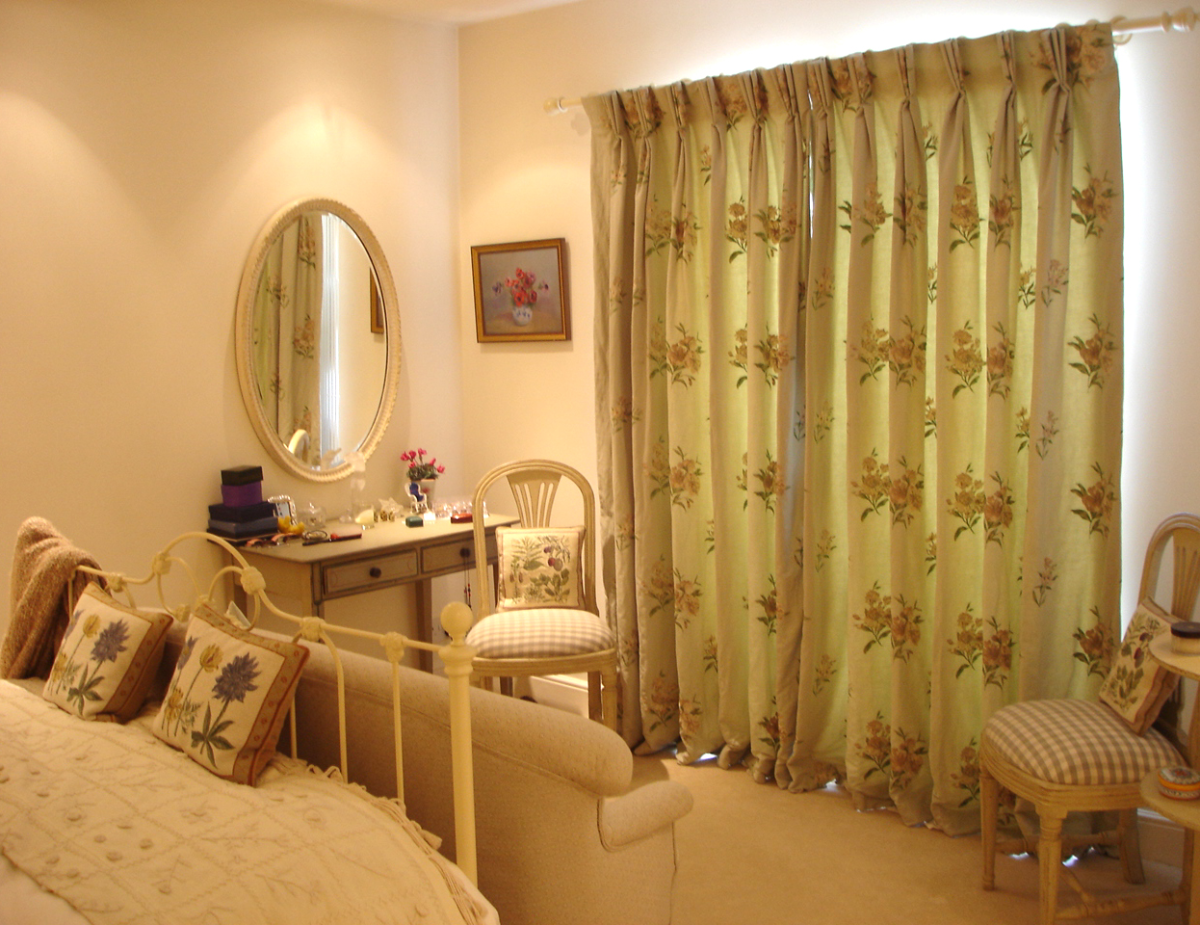 Интересные шторы для спальни