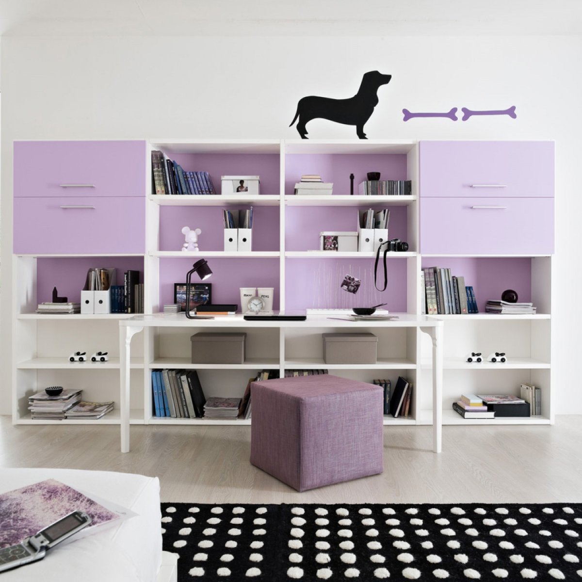 Стеллаж для девочки в комнату