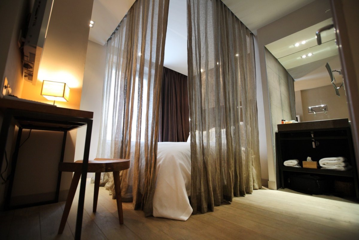 Перегородки из штор для зонирования пространства