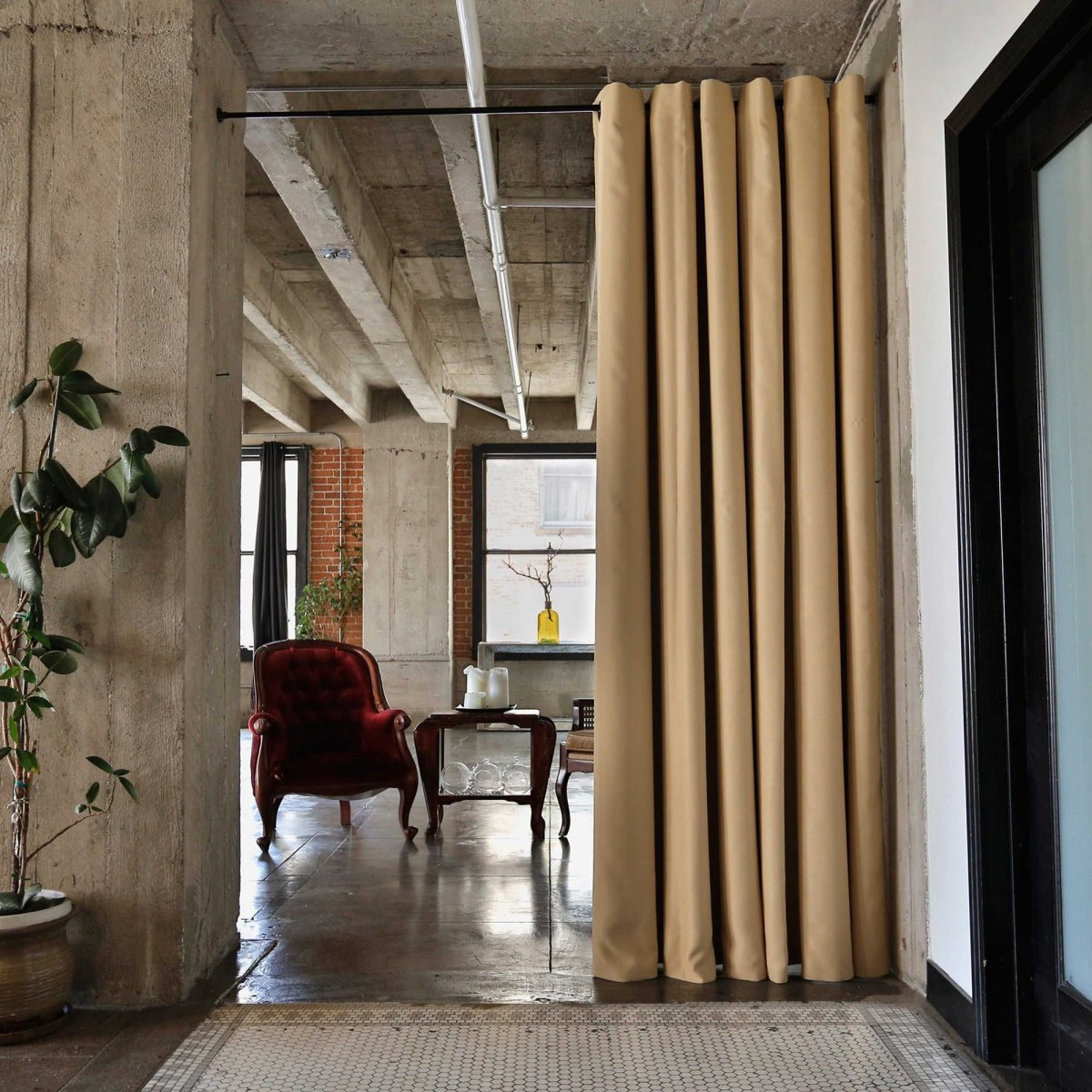 Зонирование пространства шторами