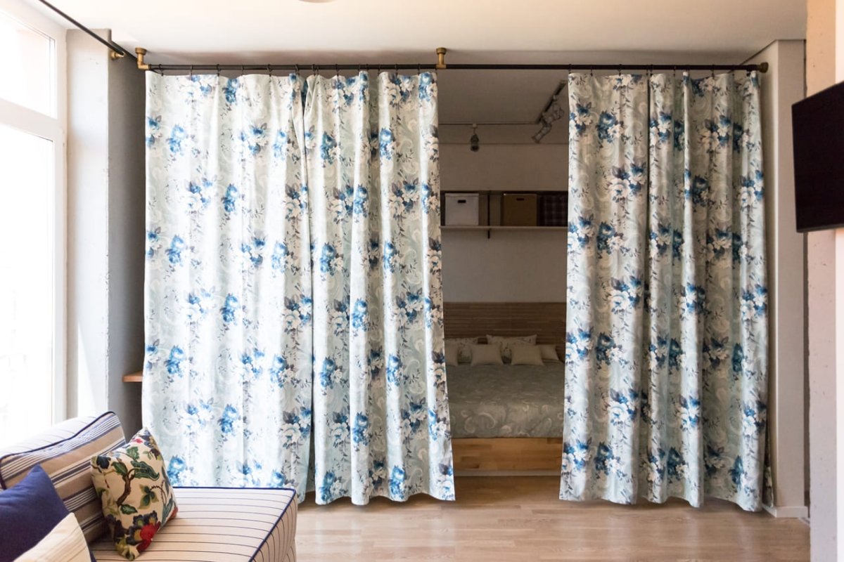 Зонирование шторами