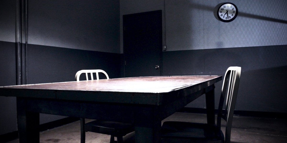 Комната допроса в полиции