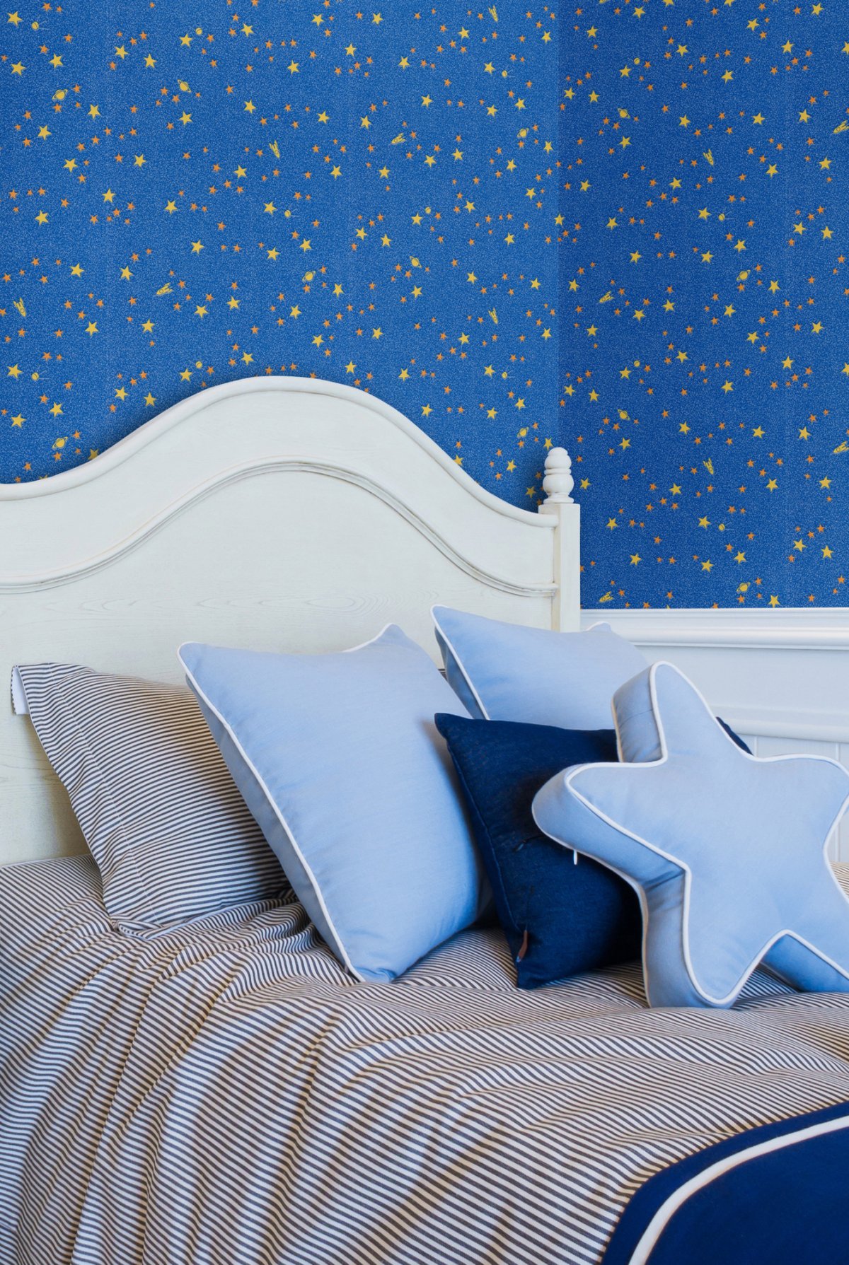 Синие стены в детской