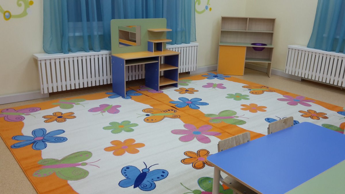 Дети на ковре в детском саду