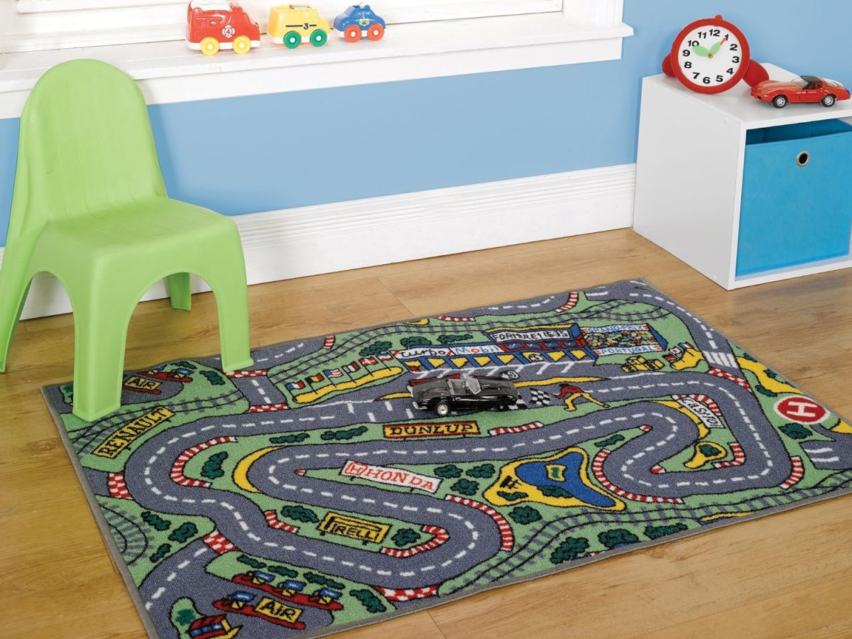 Ребенок на ковре