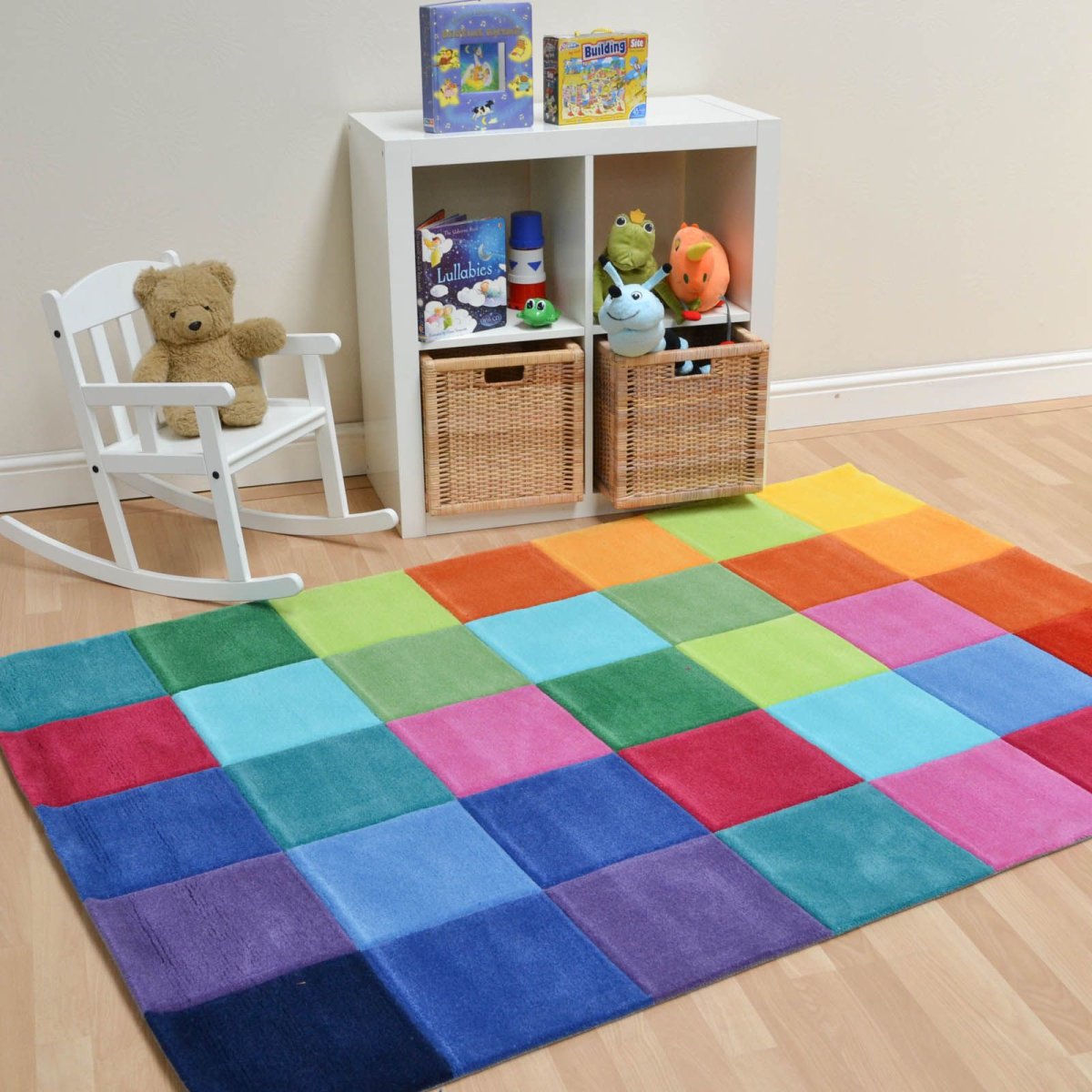 Яркий ковер в детскую