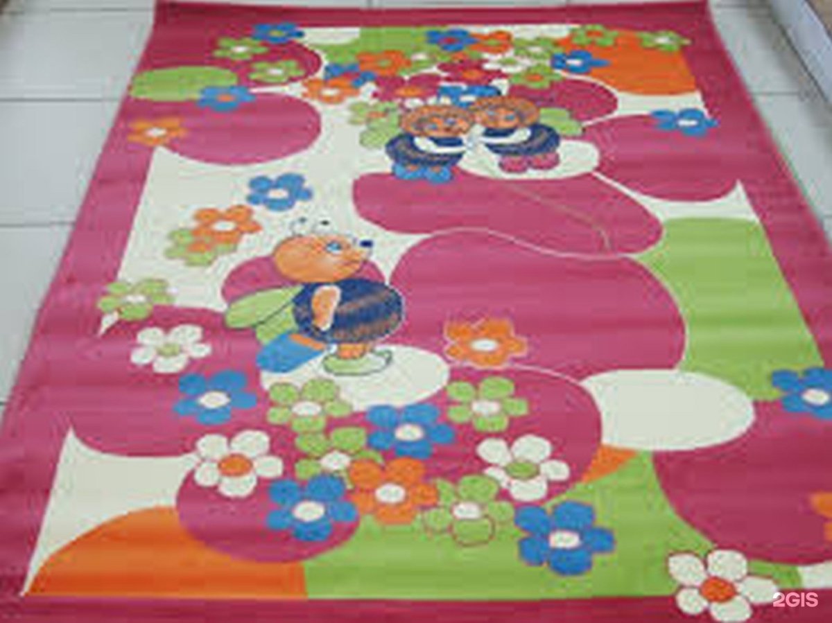 Ребенок на ковре