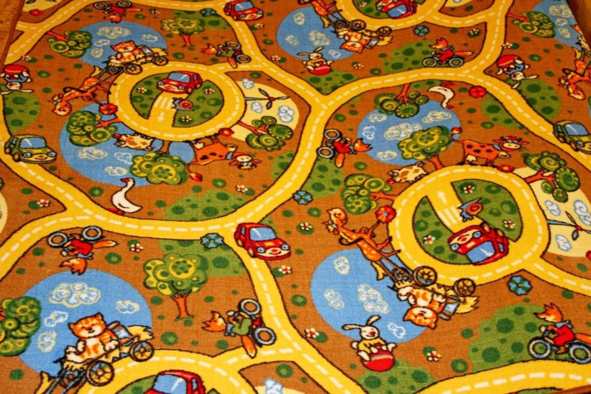 Ребенок на ковре