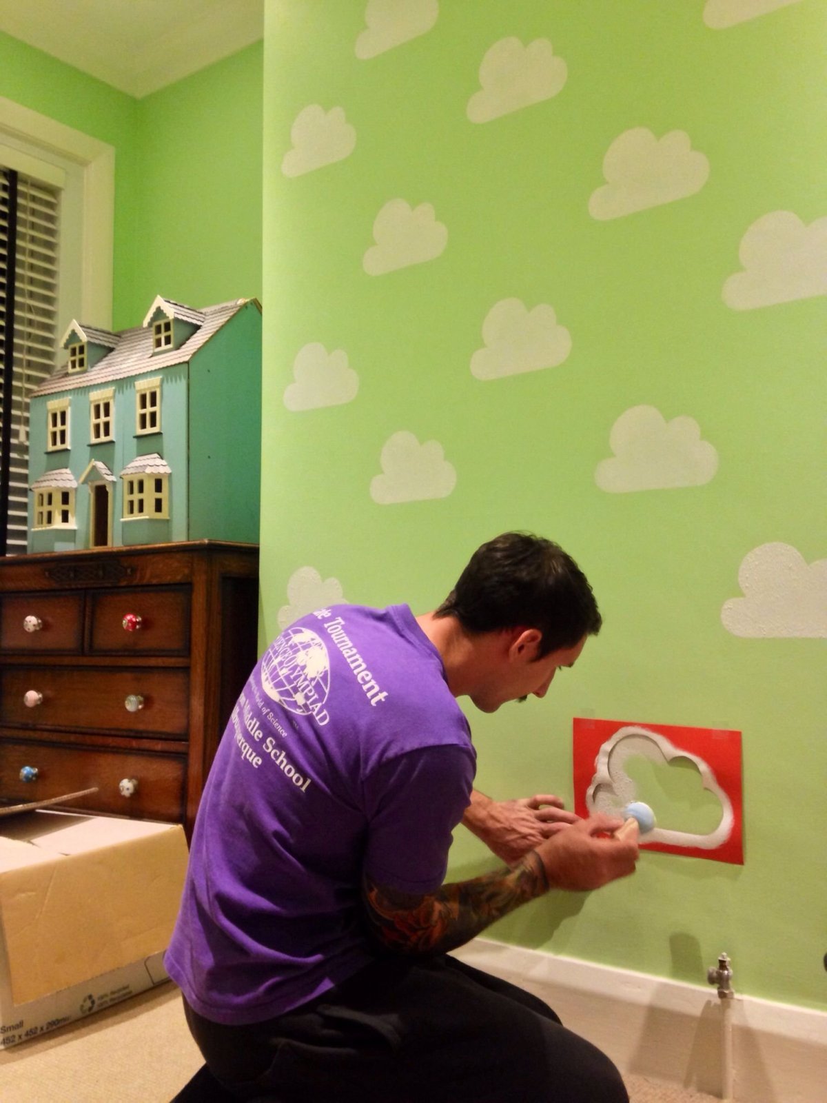 Интересные окраски стен в детской