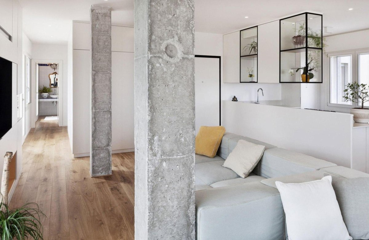 Столб в интерьере