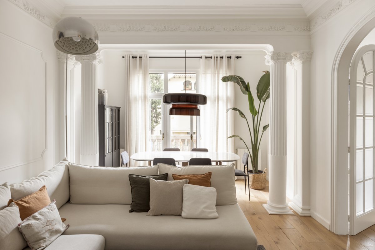 Белый интерьер гостиной