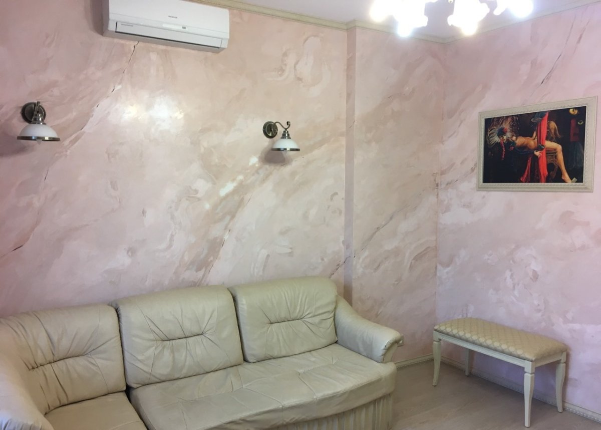 Венецианская штукатурка под мрамор в зале