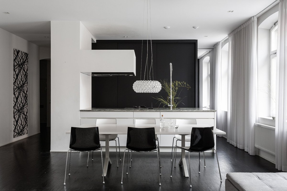 Черно белый интерьер квартиры студии