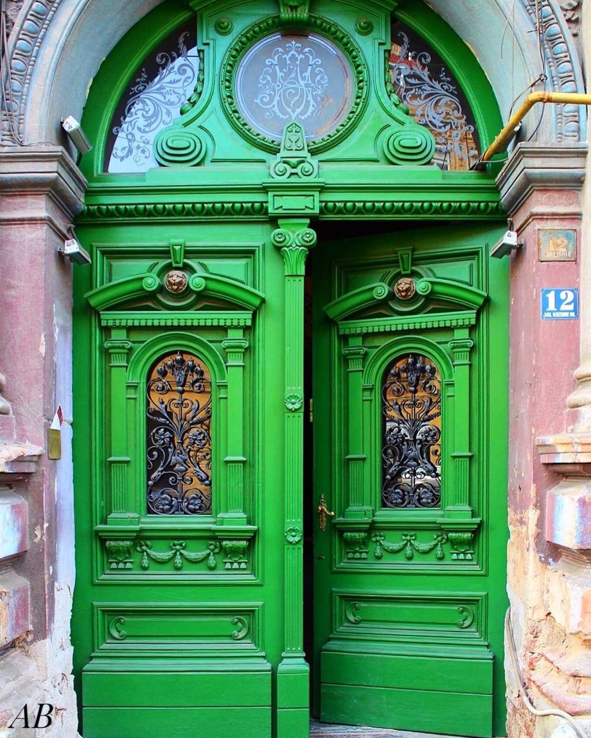 Красивые двери