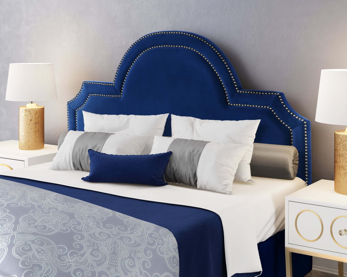 Синяя кровать в интерьере спальни