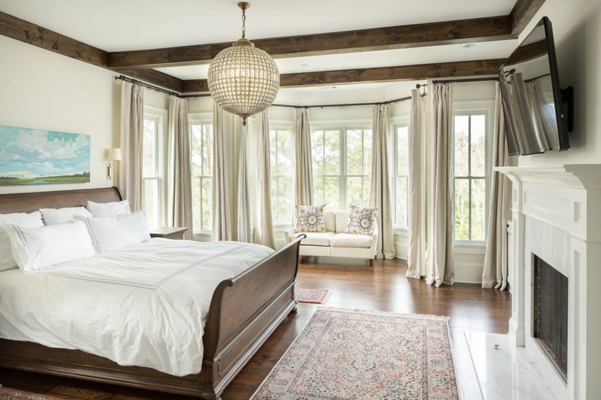 Большая спальня в частном доме