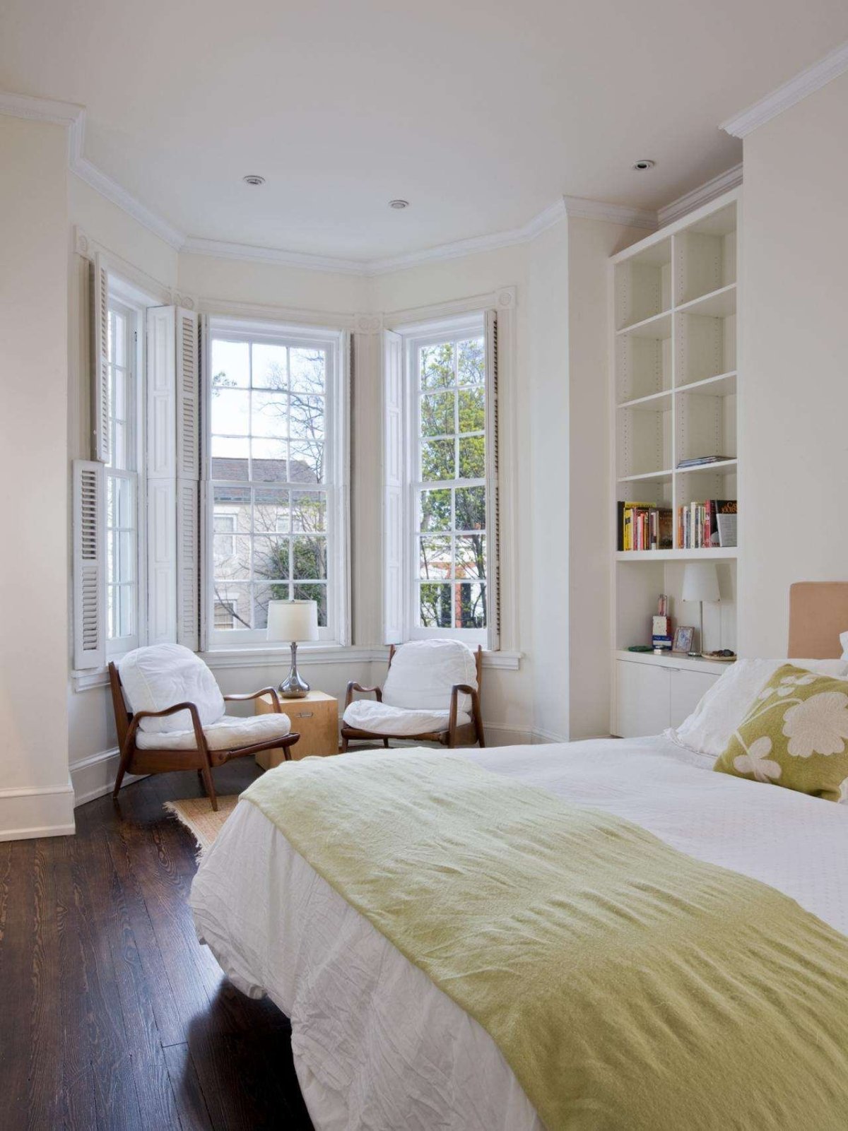 Спальная комната с эркером