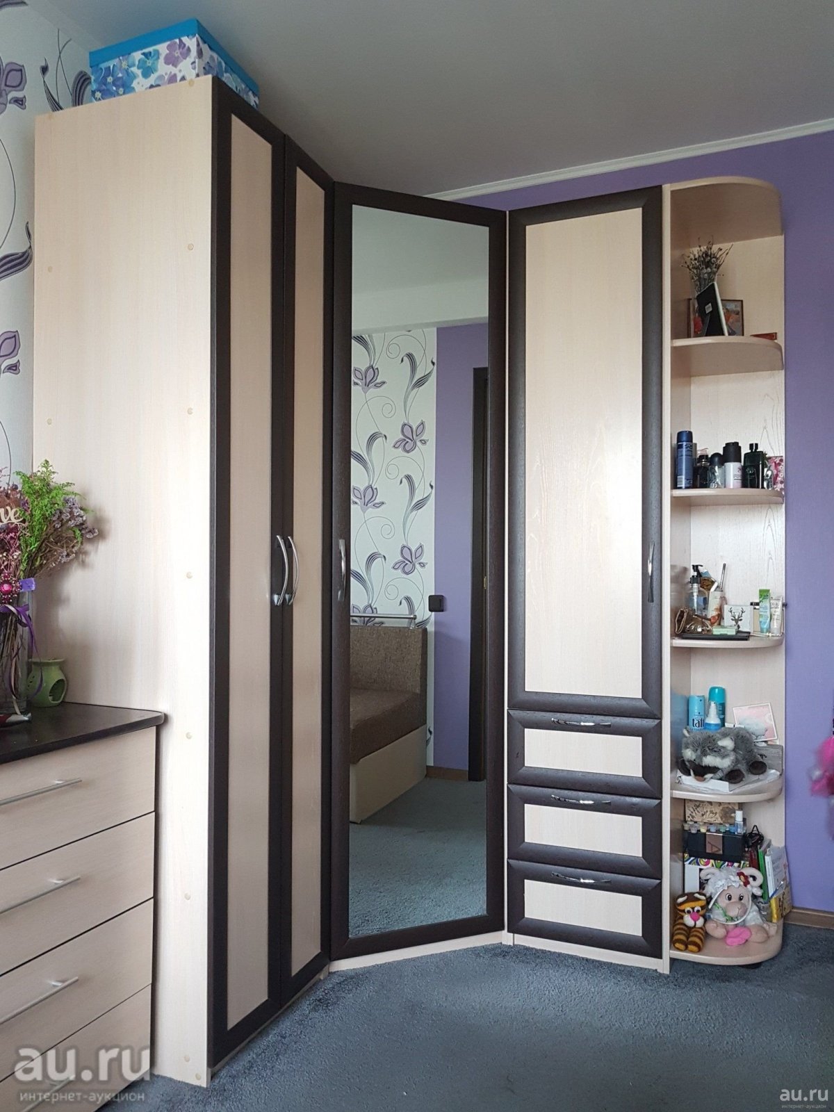 Угловой шифоньер