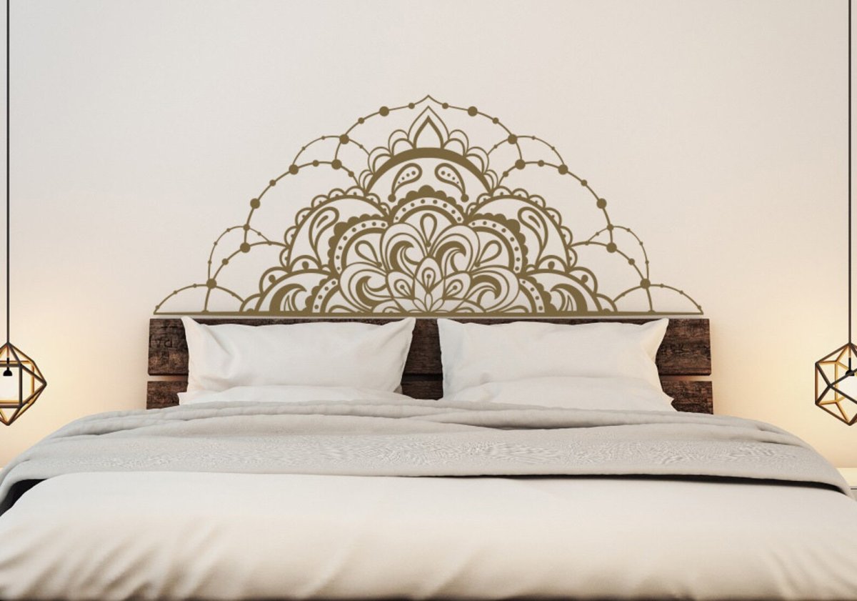 Роспись изголовья кровати