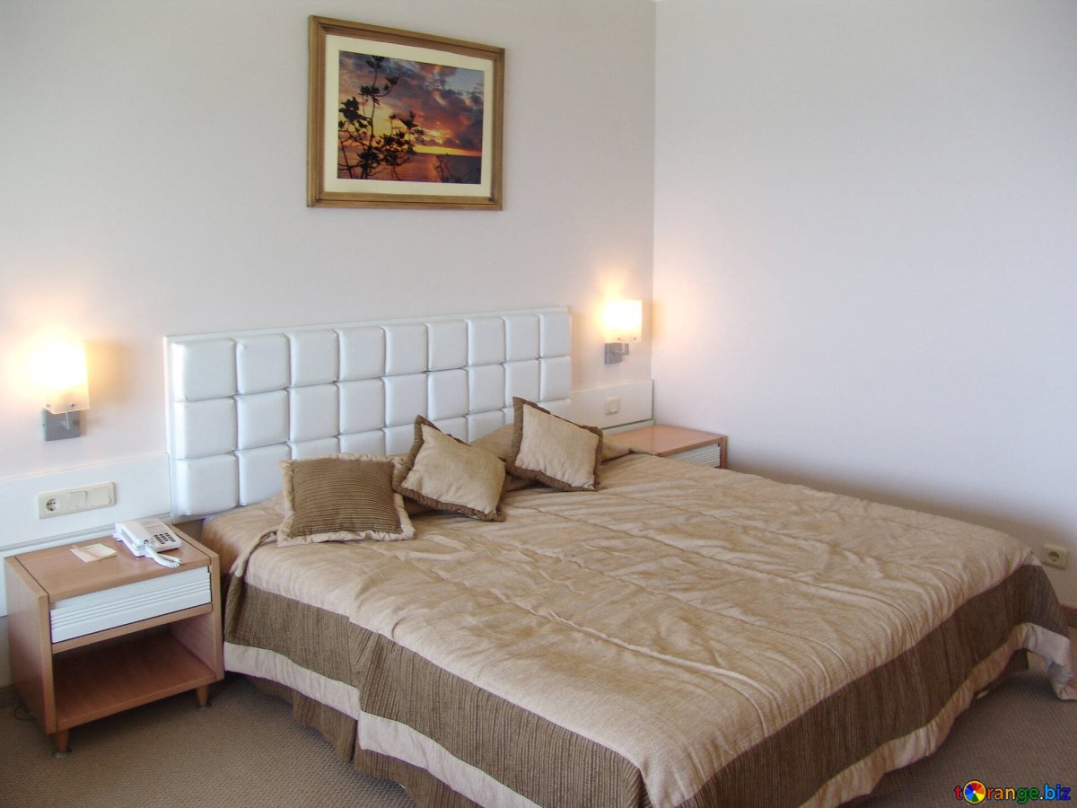 Розетки над тумбочкой