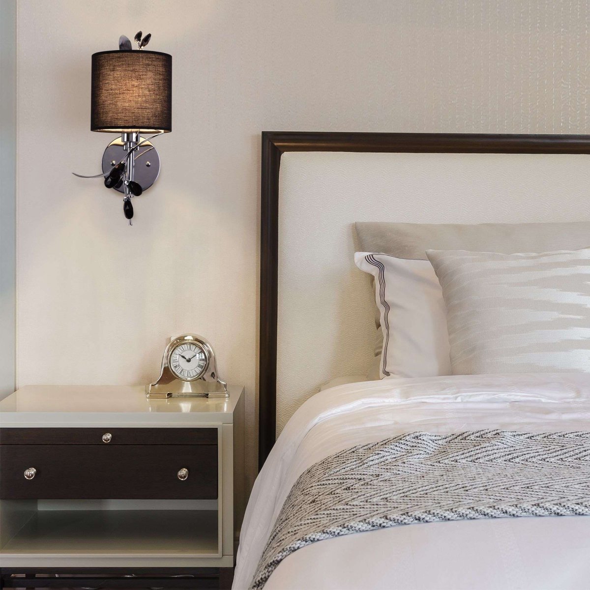 Бра над кроватью