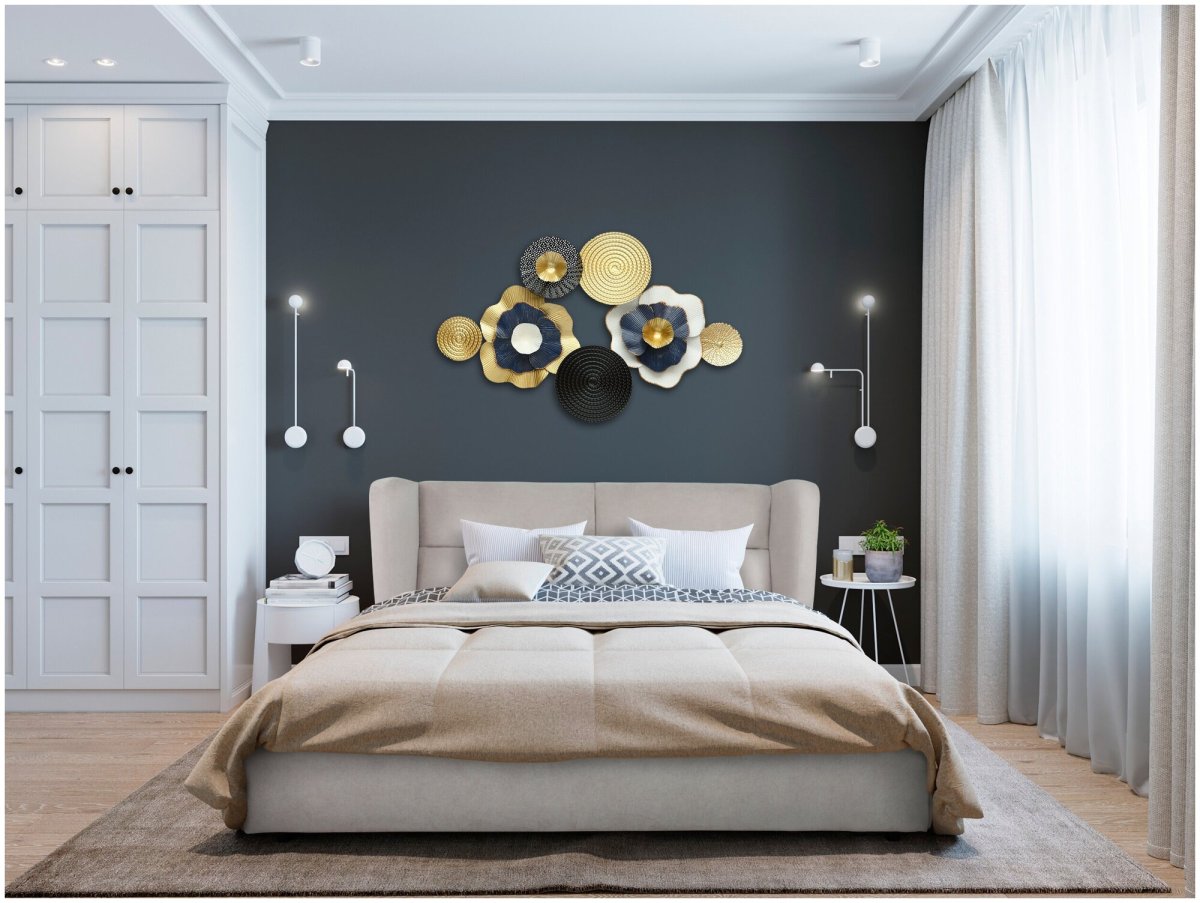 Светильники над изголовьем кровати