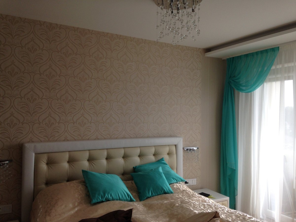 Спальня в бежево бирюзовых тонах