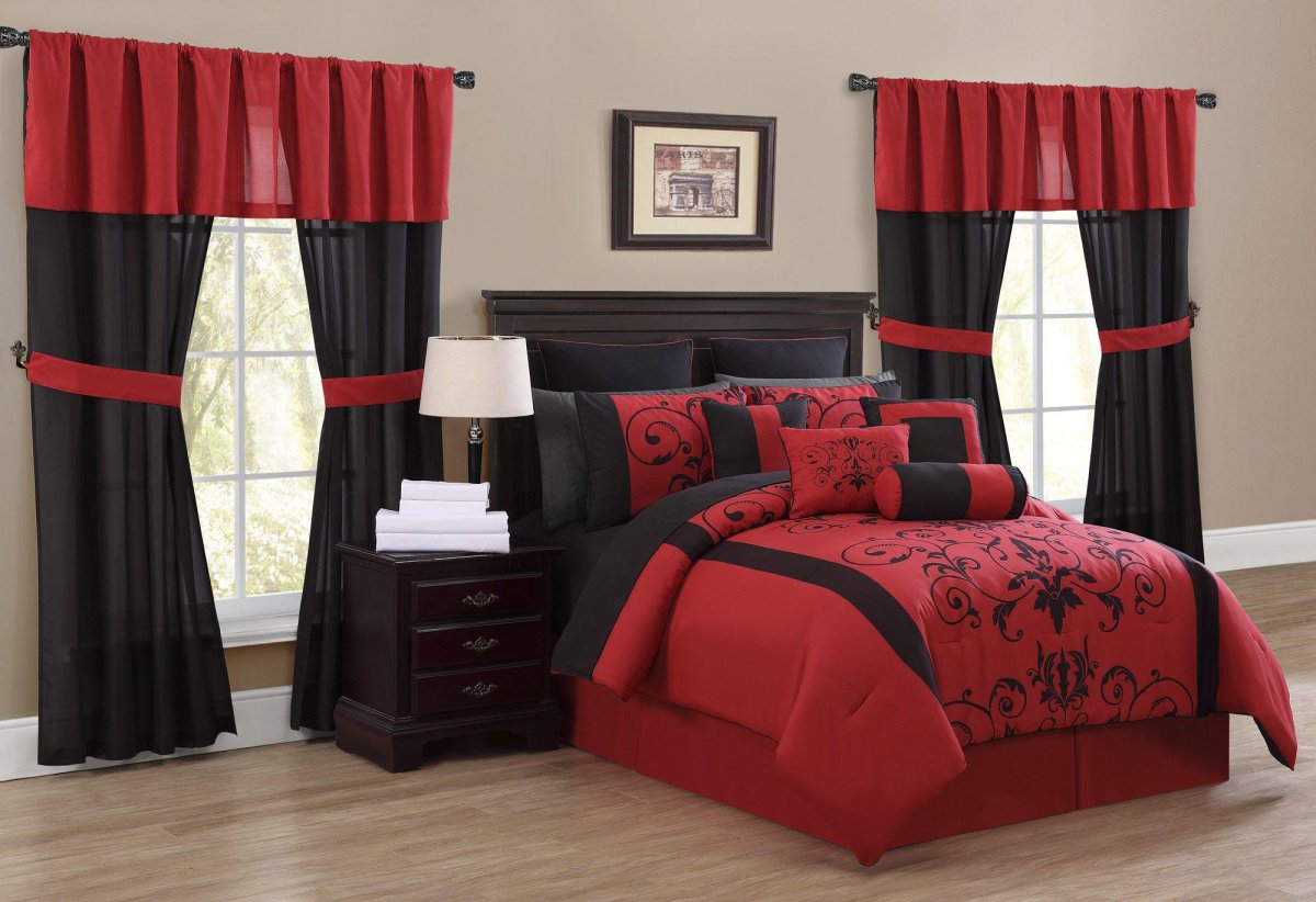 Красные шторы в интерьере