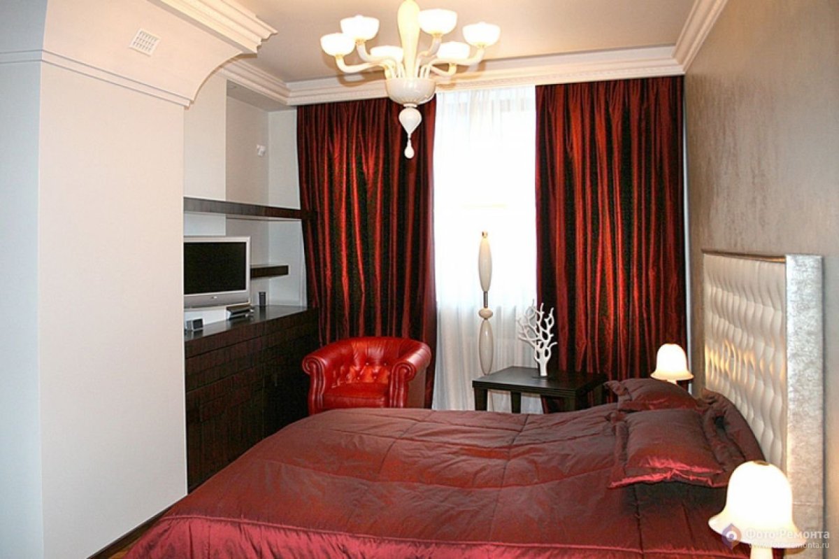 Бордовые шторы