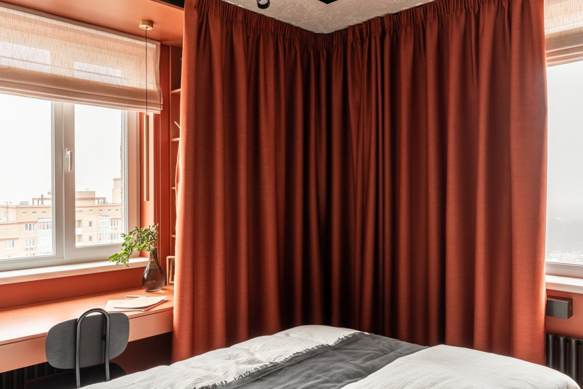 Терракотовые шторы в интерьере