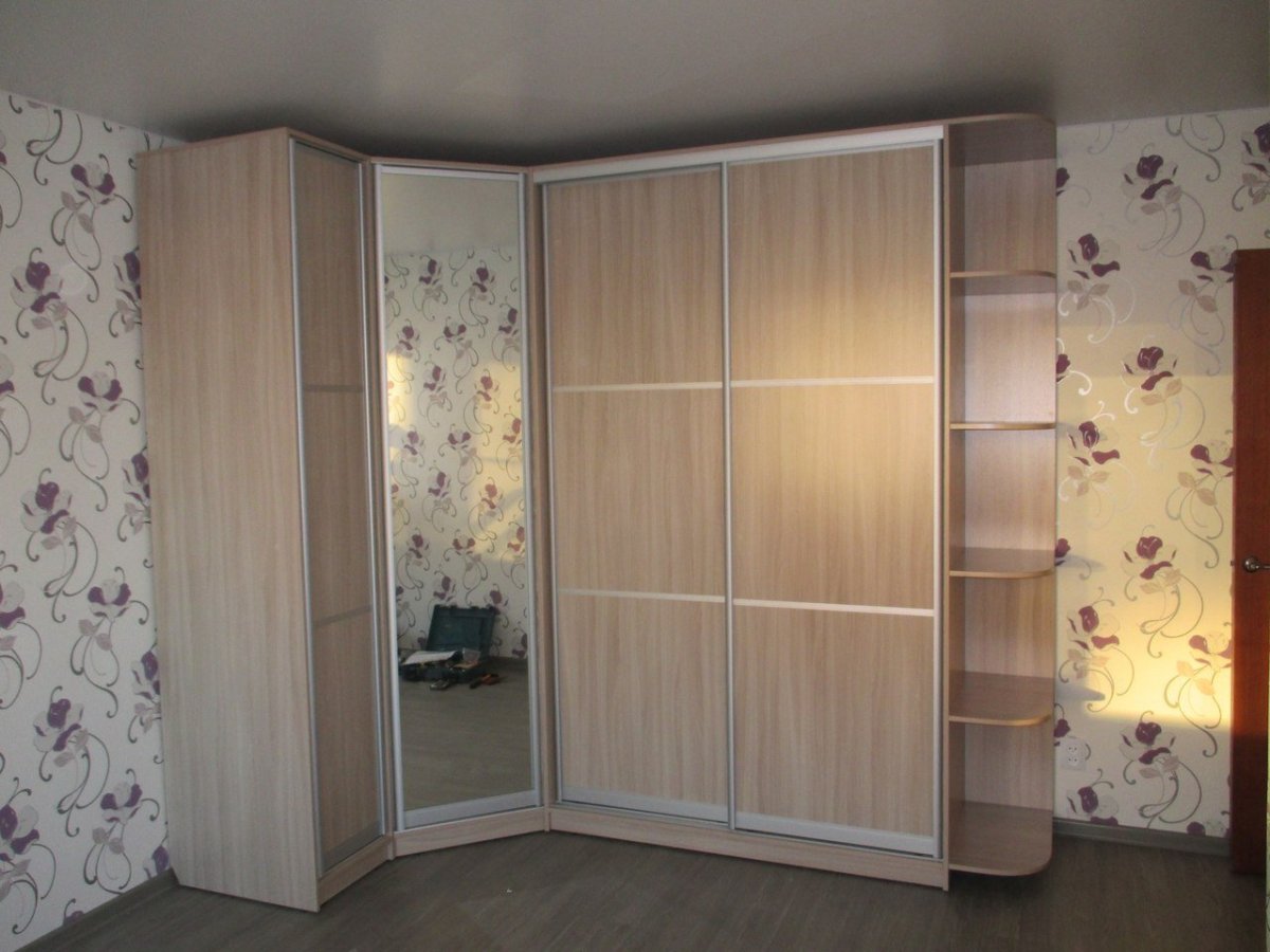 Шкаф купе в угол