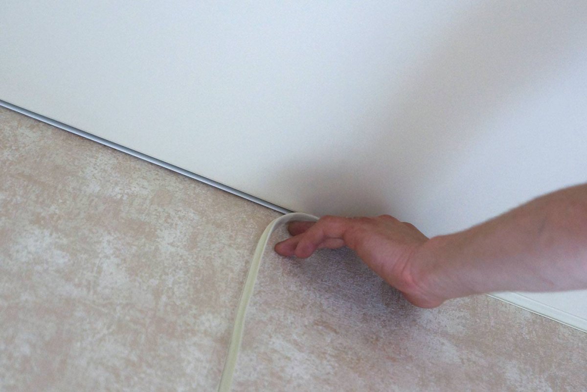 Подвесной потолок без плинтуса