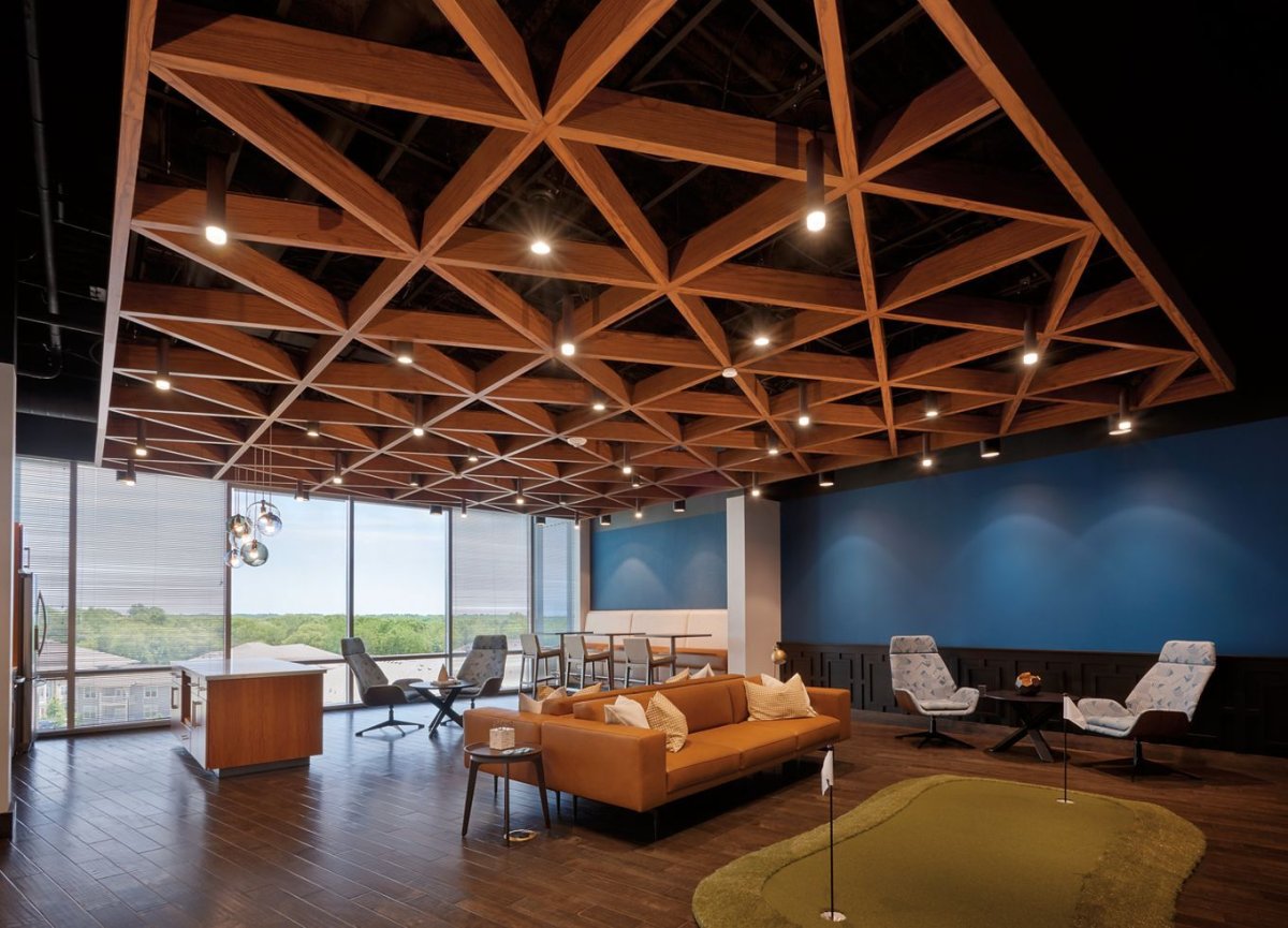 Linear Ceiling in Office