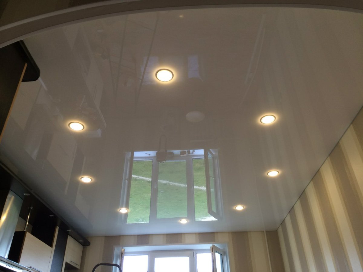 Глянцевые потолки