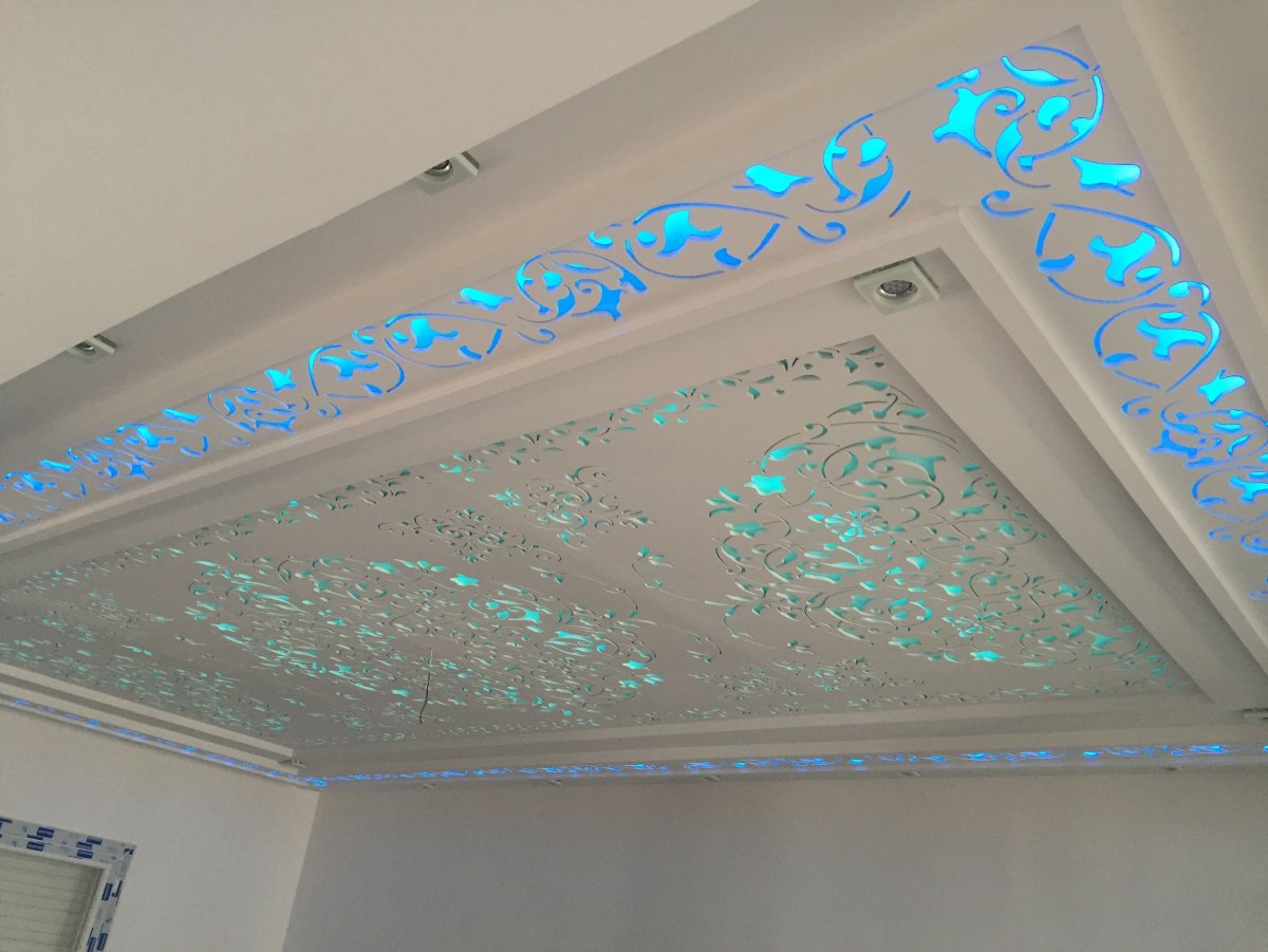 Декор потолка