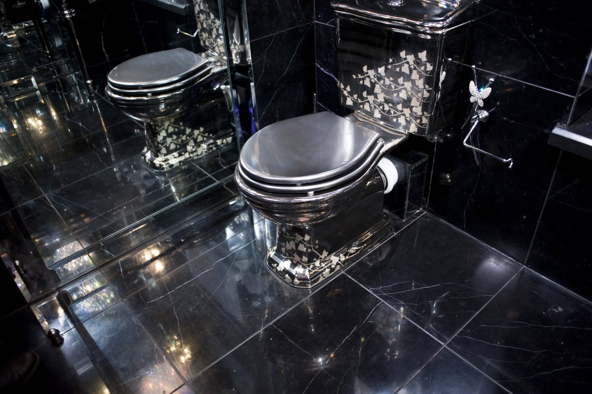 Туалет черный мрамор