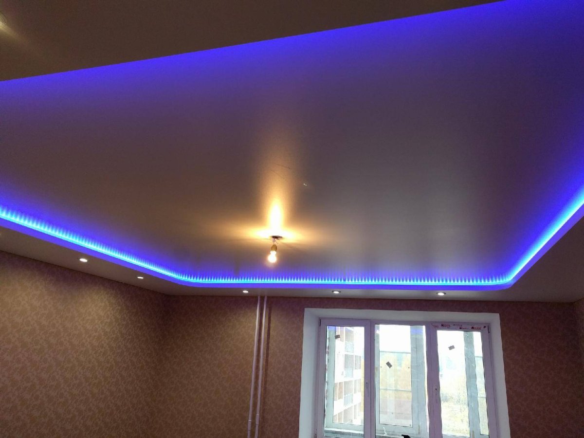 Натяжной с подсветкой