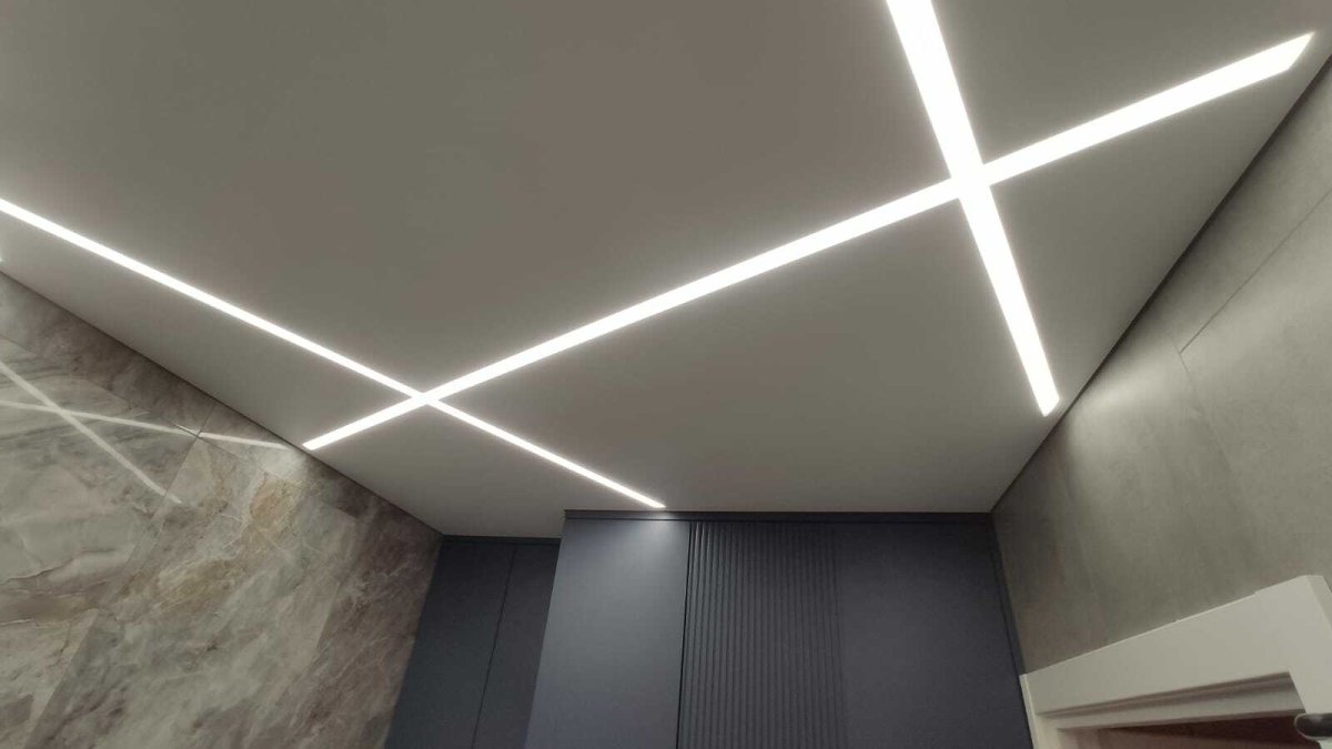 Контурный натяжной потолок