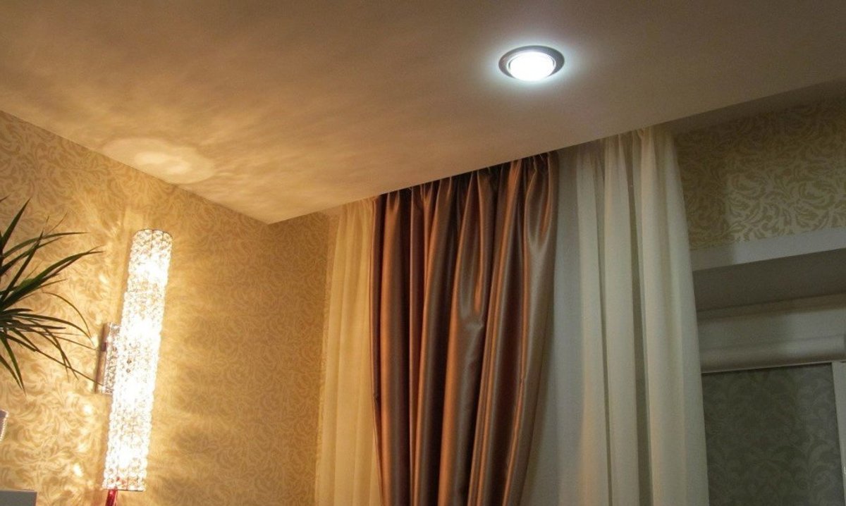 Спрятанный карниз в натяжном потолке