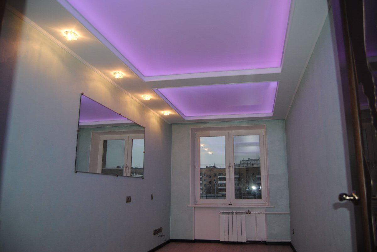 Прозрачный потолок с подсветкой