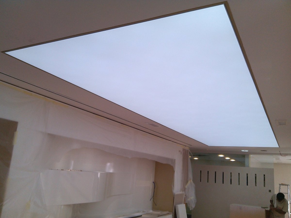 Полупрозрачный натяжной потолок