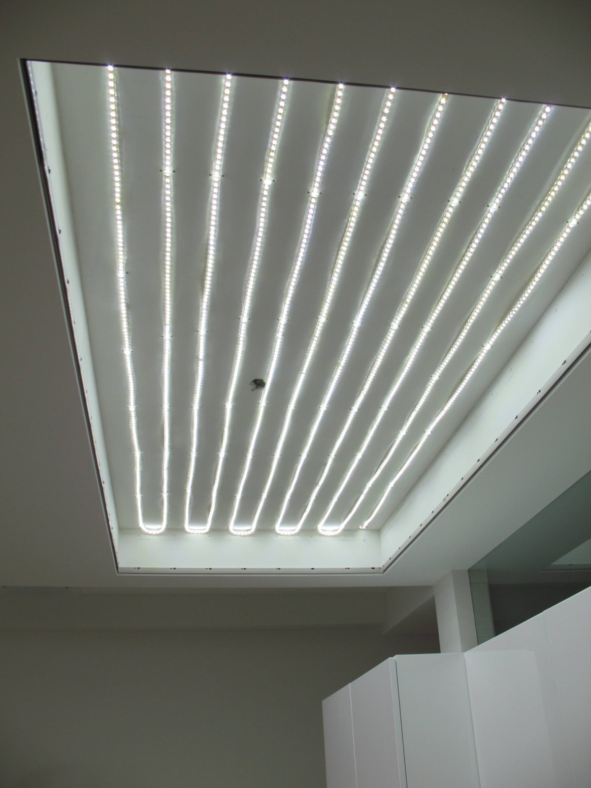 Светопрозрачный натяжной потолок