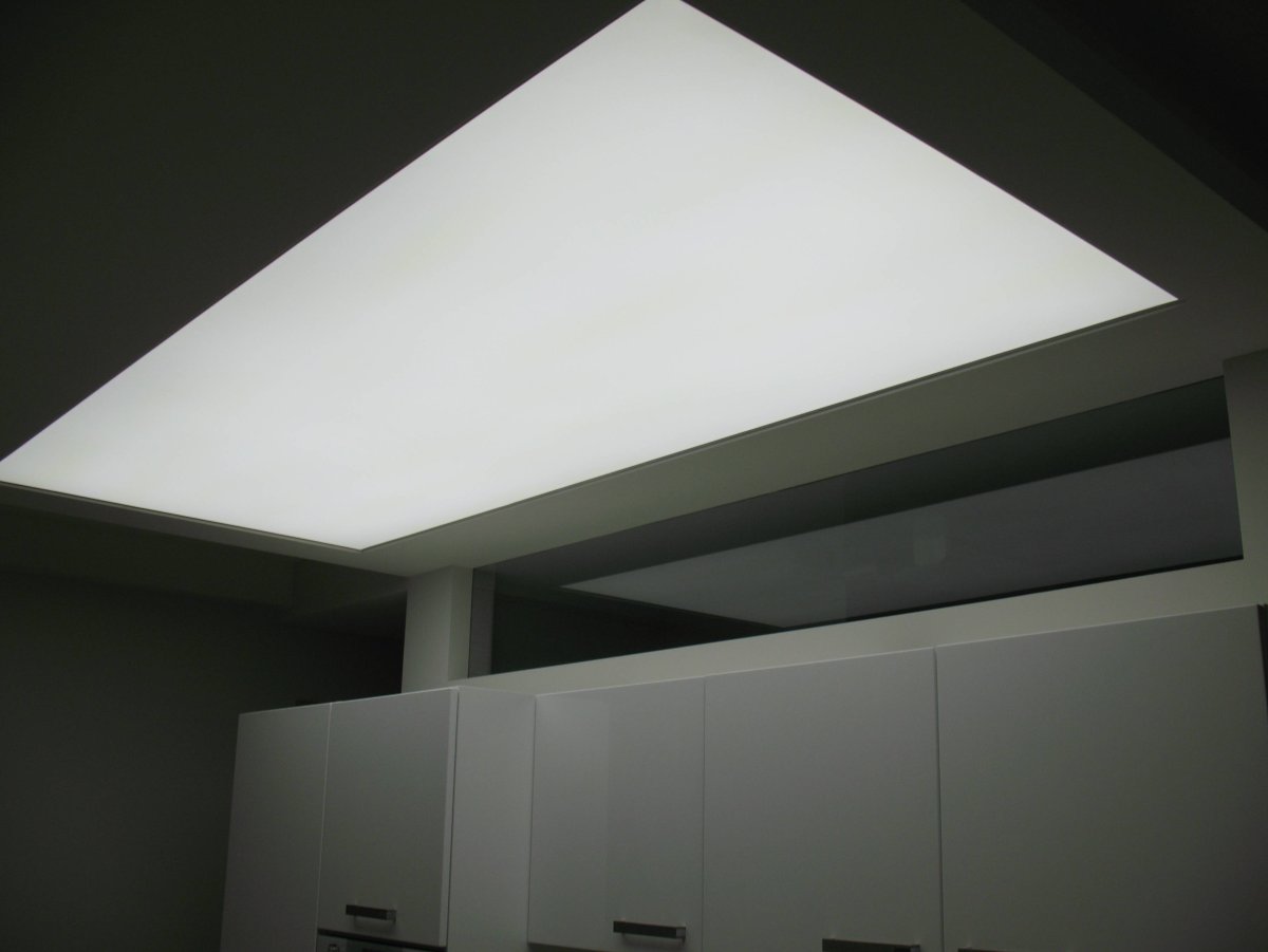 Светопропускающее полотно для натяжного потолка