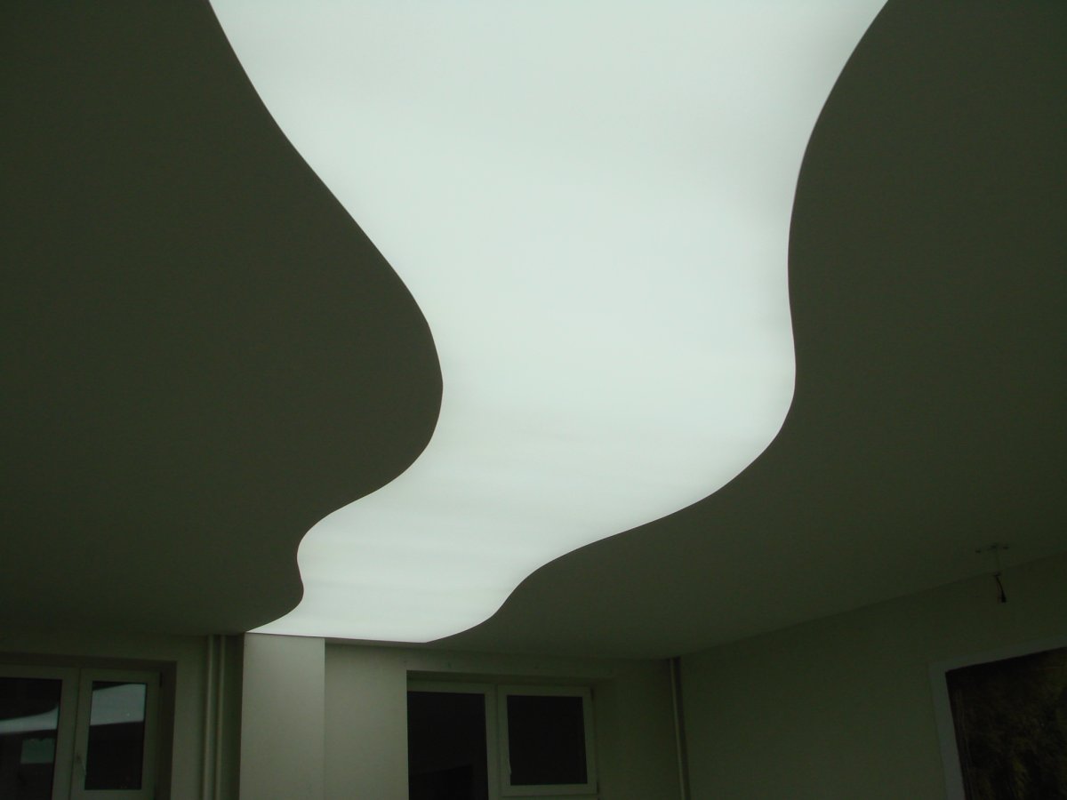 Полупрозрачный потолок с подсветкой