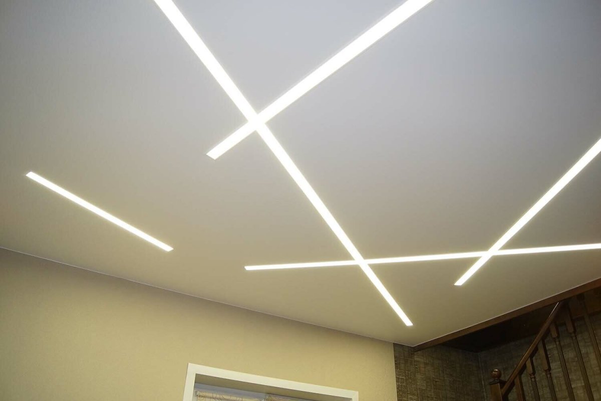 Световые линии на потолке
