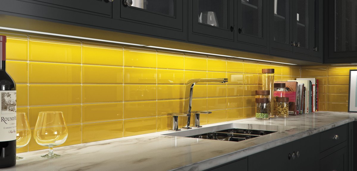 Желтая плитка для кухни на фартук