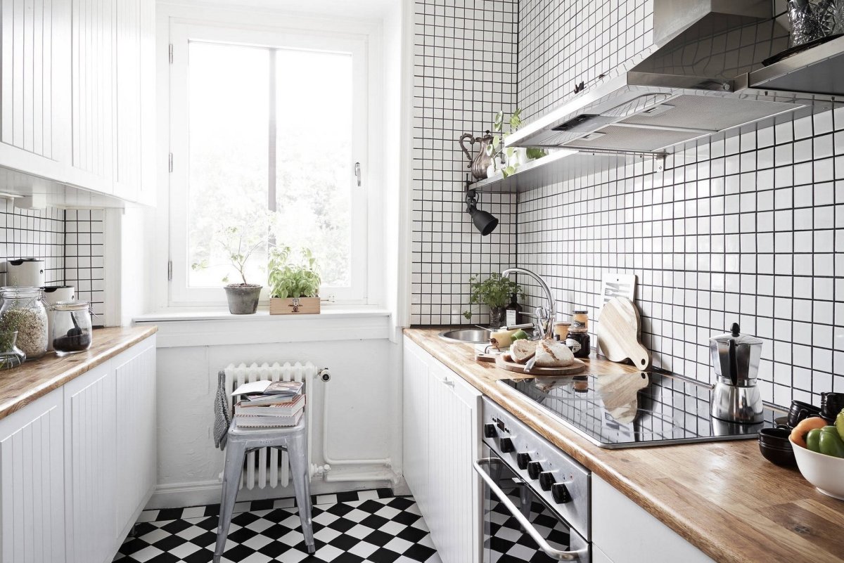 Узкая кухня Сканди стиль