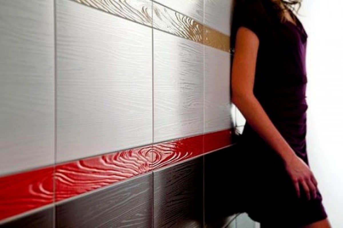 Девушки и кафель