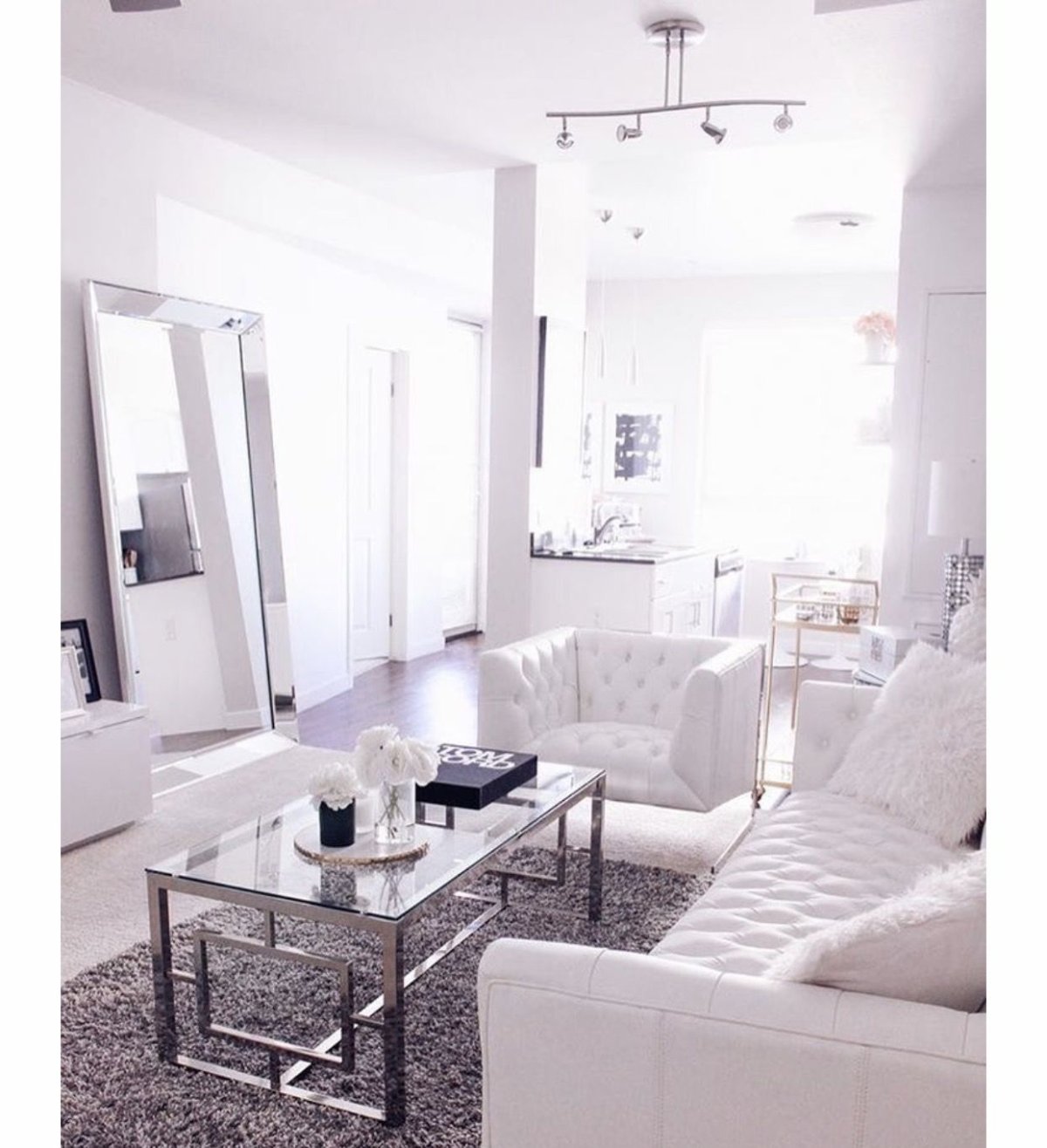 Гостиная в белом цвете